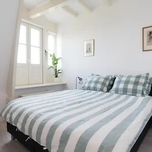 https://central-loft-waterside-apartment.amsterdamhotelsnl.com