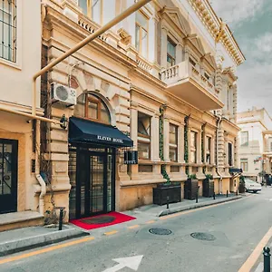 https://eleven-hotel-baku.aboutbakuhotels.com