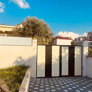 https://1-apartment-free-parking-15-min-from-air-albania.hotels-in-tirana.com